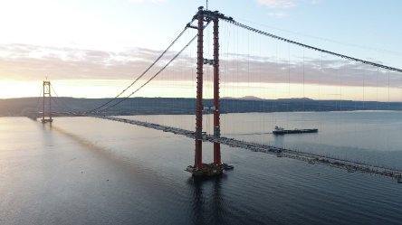 DL이앤씨와 SK에코플랜트가 세계에서 가장 긴 현수교로 건설 중인 터키 차나칼레대교의 전경./ 사진 제공 = DL이앤씨