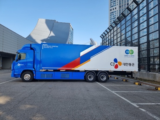 CJ대한통운, 대형 수소화물차 물류현장 투입…친환경 경영 선도