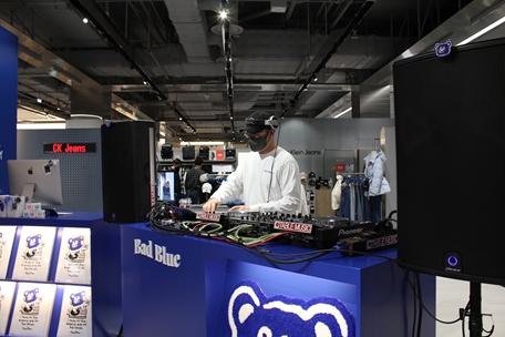 배드블루, 더현대 서울서 크리스마스 기념 팝업스토어 행사 개최