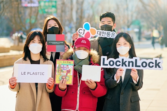 CJ대한통운, 락앤락·투썸 등과 '업사이클링' 패딩 목도리·다회용 박스 출시