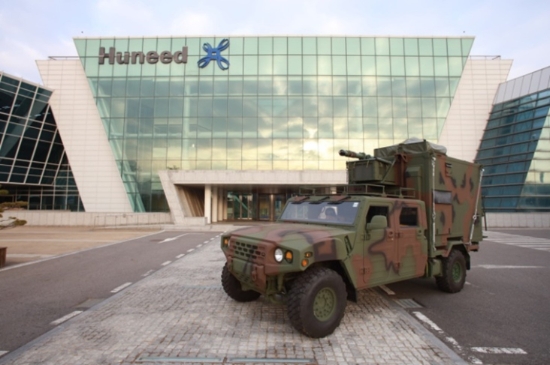 군 차세대 전술정보통신체계에서 핵심역할을 수행하는 휴니드의 대용량 무선전송체계(HCTRS) 모습.