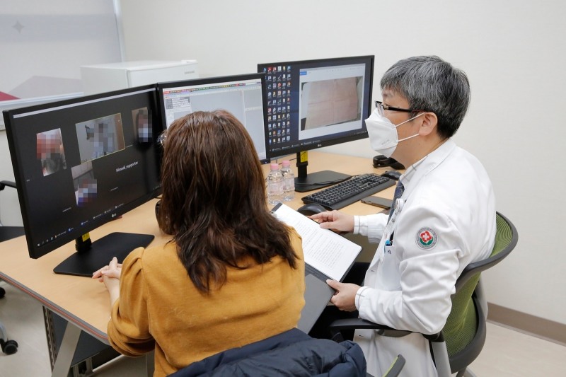 해외환자 원격협의진료 모습 (사진제공 = 전남대학교병원)