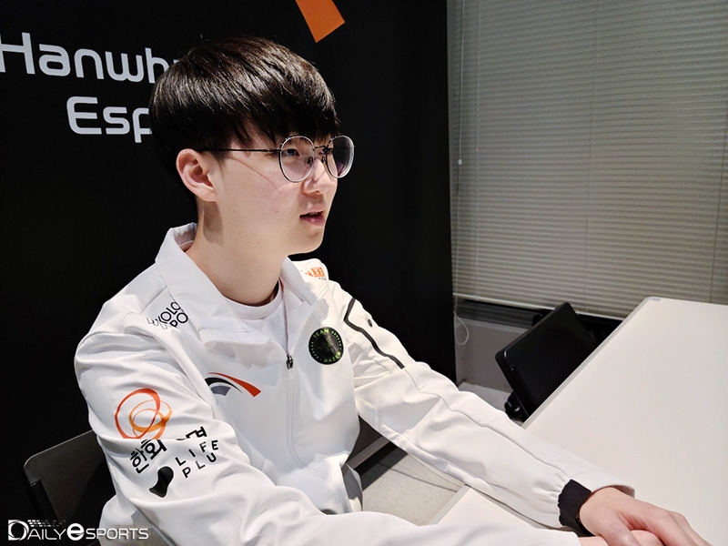 '카리스' 김홍조.