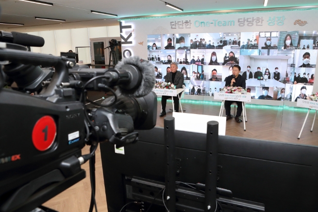 KT, 랜선 신년식 개최…구현모 대표·최장복 노조위원장 참석