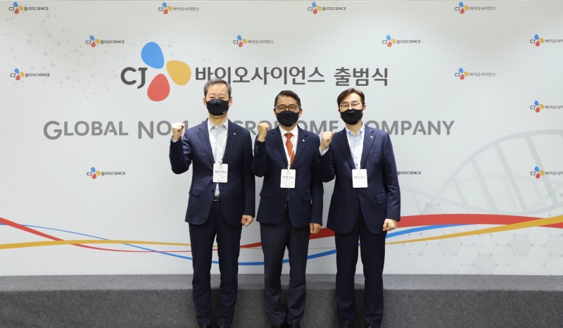 (사진 좌측부터)최은석 CJ제일제당 대표, 천종식 CJ바이오사이언스 대표, 황윤일 CJ제일제당 바이오사업부문장/사진 제공 = CJ제일제당