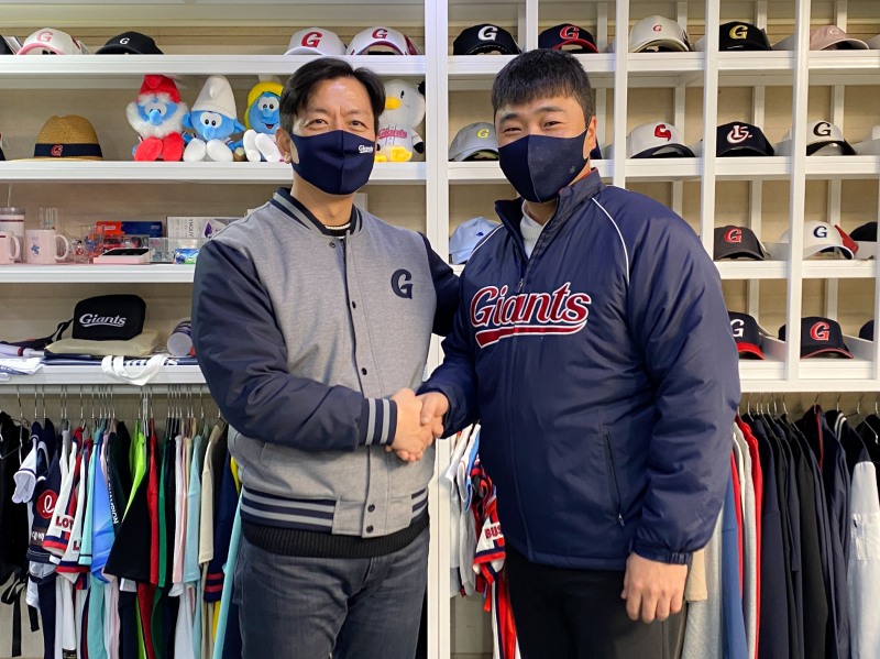 롯데, 2022시즌 마지막 FA 정훈과 3년 총액 18억원에 계약
