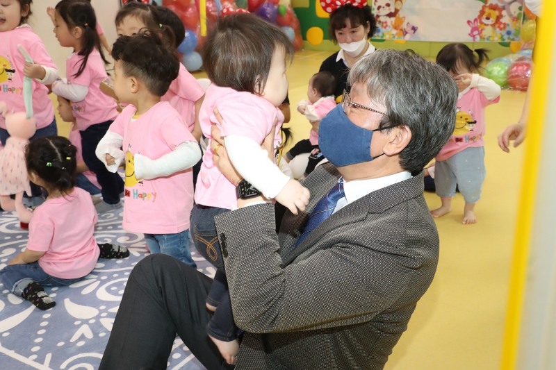 정읍시에서는 2022년 1월 이후 출생하는 영아를 둔 양육가정에 매월 30만원씩 23개월까지 「영아 수당」을 지급한다. (사진제공 = 정읍시)