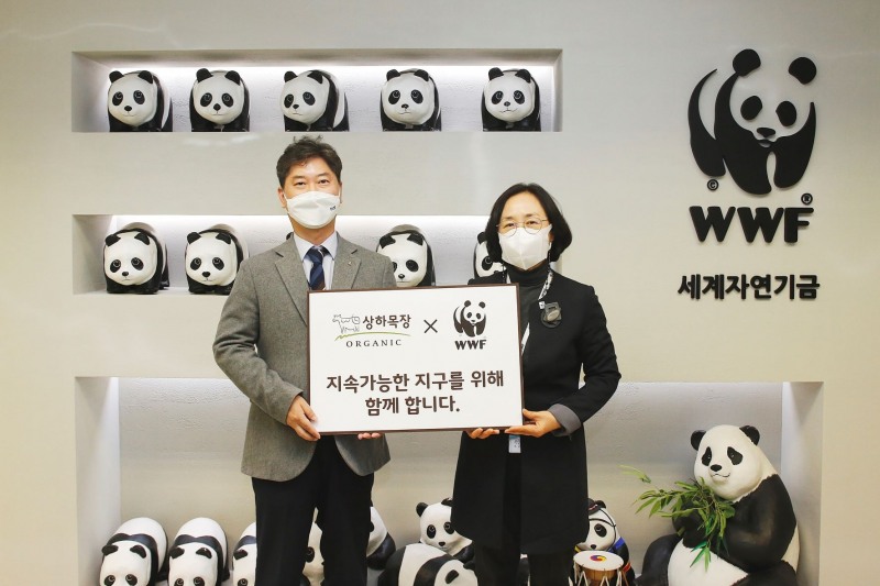 좌) 상하목장 이진석 본부장, WWF 홍윤희 사무총장/사진 제공 = 매일유업