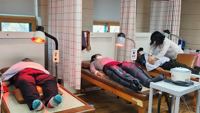 나주시가 올해부터 직영 보건기관을 이용하는 만65세 이상 어르신의 무상 진료를 실시한다. (사진제공 = 나주시)