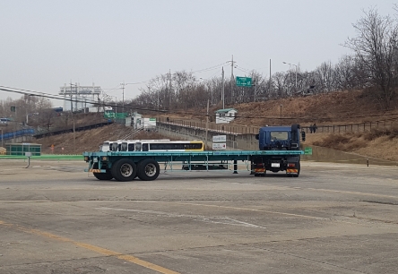 강남운전면허시험장에서 대형견인차 운전면허시험을 진행하고 있다. /사진제공 = 도로교통공단