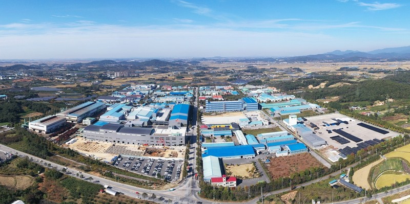 정읍시는 올해 2월부터 12월까지 전라북도 최초로 산업·농공단지 기업체를 대상으로 통근버스 운행 시 운행료의 60%를 지원한다고 밝혔다. (사진제공 = 정읍시)