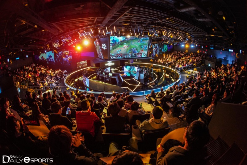 관중 가득한 LCK 아레나.