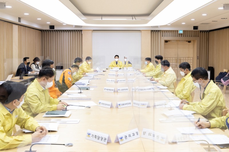 오병권 경기도지사 권한대행이 대형화재 대응 긴급점검을 하고 있다.경기도 제공