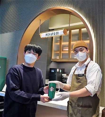 스타벅스, 개인컵 이용시 400원 할인…'다회용컵 사용 활성화'