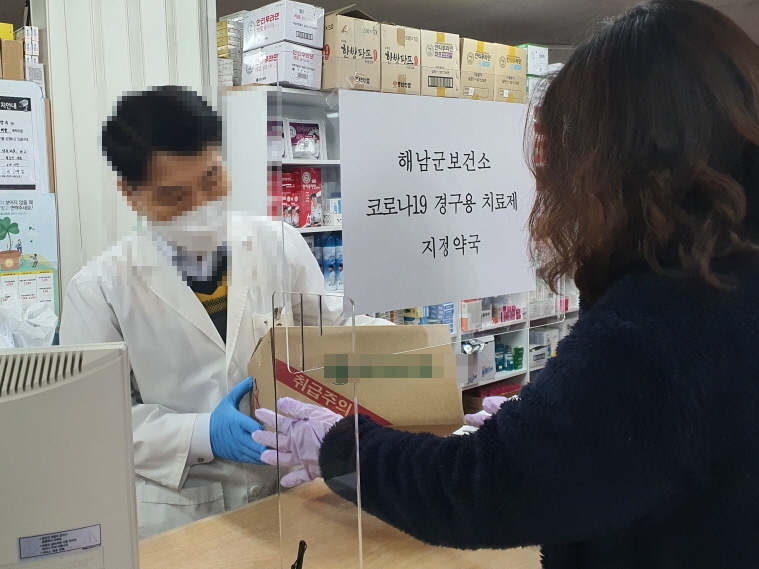 해남군보건소는 코로나19 먹는 치료제 첫 국내 반입에 앞서 12일 치료제 투약 예행연습을 실시했다. (사진제공 = 해남군)