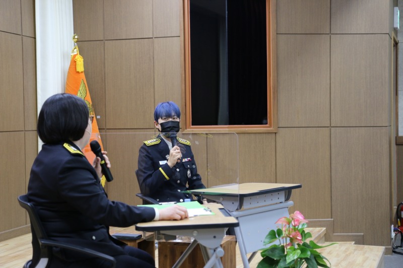 광주소방학교는 2020년 도쿄올림픽 양궁 3관왕의 주인공이자 소방청 명예소방관인 양궁 국가대표 안산 선수를 초청해 18일 특강을 진행했다. (사진제공 = 광주광역시)