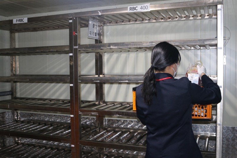 18일 오전 현재, 텅빈 혈액저장고 모습. / 사진 제공 = 대한적십자사