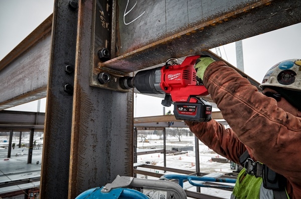 밀워키, 작업강도 효율 제어 가능 'D핸들 무선 임팩트 렌치' 선봬