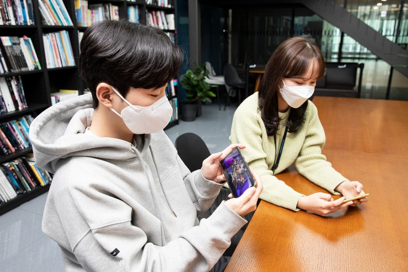 '던파 모바일' 사내 테스트에 참여한 넥슨 임직원의 모습(사진 제공=넥슨).