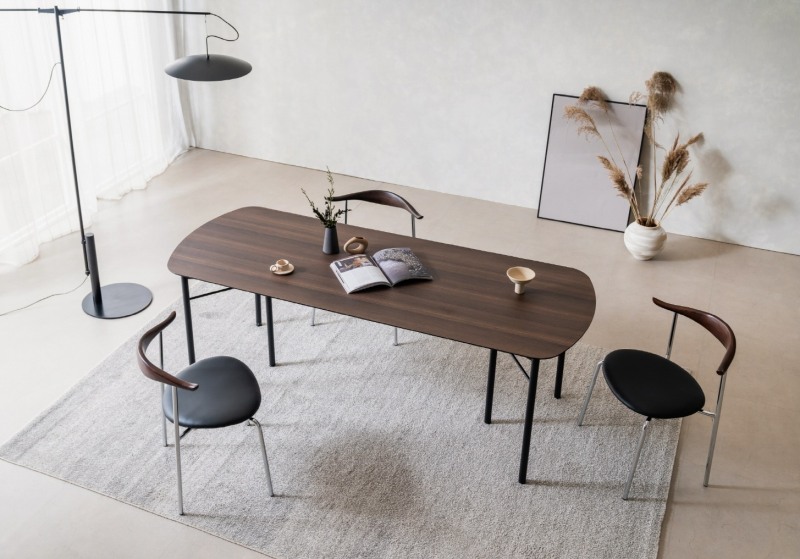 아이데뉴, 신제품 ‘미드나잇 다이닝 테이블’ 선봬