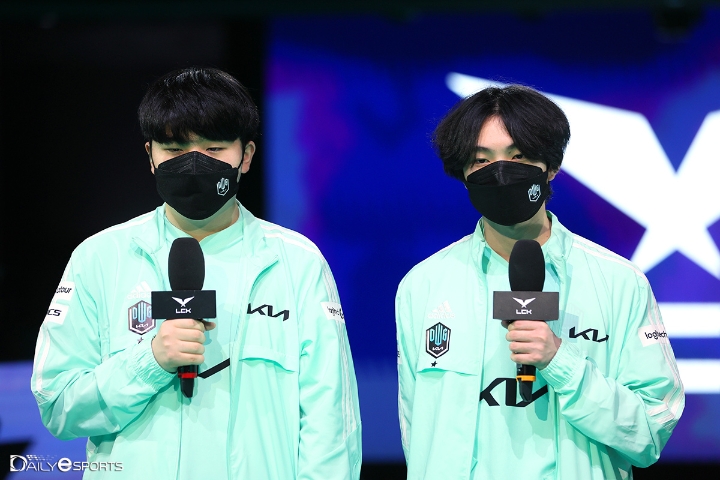 프레딧 브리온을 상대로 2대0 승리를 거두며, 연패를 끊는데 크게 기여하며 POG로 선정된 '캐니언'과 '덕담'.