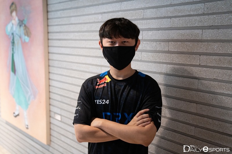 눈물의 인터뷰 한 '표식' 홍창현 "'데프트'가 분위기 좋게 이끌어"