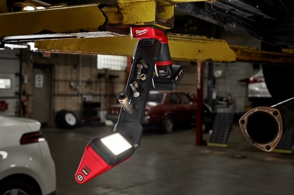 밀워키, 꾸준한 불빛 유지 광학 설계 '작업용 라이트' 출시