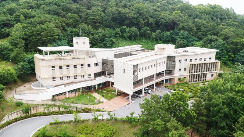 담양군복지재단은 민족 대명절 설을 맞아 어려운 이웃의 풍요로운 명절을 위해 위문금을 지원했다. (사진제공 = 담양군)