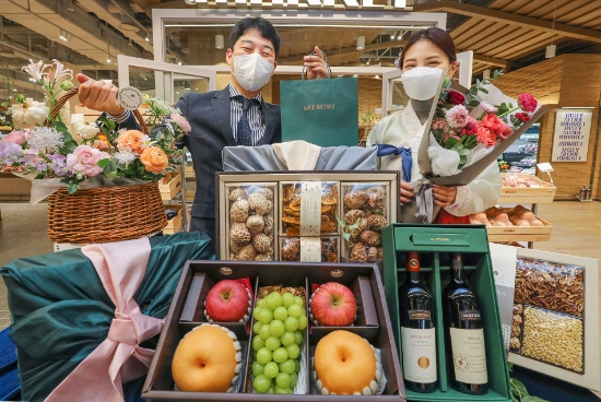 현대백화점, "고객이 들고가는 설 선물세트 할인…31일까지 당일 배송도"