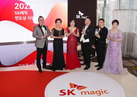 좌로부터 한원욱 진주지국 팀장, 김인정 포항남부지국장, 이선미 경남지부장, 이원영 8사업단장, 인천미추홀지국 김정환 MC, 부산북부지국 최용수 MC./ 사진 제공 = SK매직