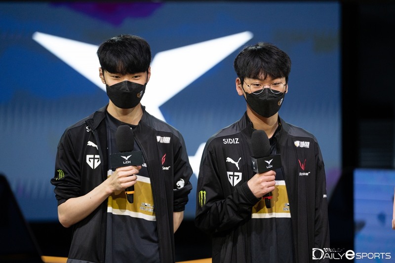 젠지 '쵸비' 정지훈(왼쪽)과 '도란' 최현준.