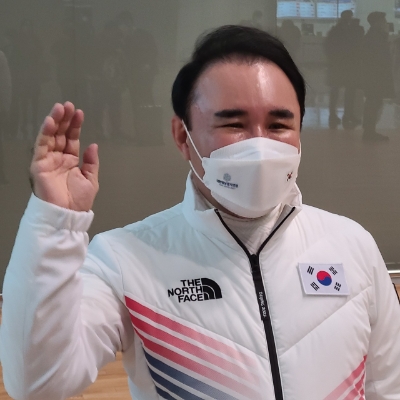 출국에 앞서 선전을 다짐하고 있는 윤홍근 국가대표 선수단장