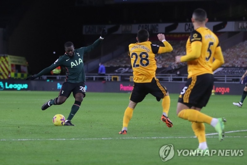 탕귀 은돔벨레(왼쪽)