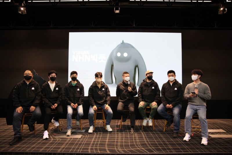 (좌측부터) 게임사업전략실 김정재 이사, 모바일웹보드 제작실 최영두PD, 캐쥬얼게임 제작실 이승민PD, NSC제작실 정영훈PD,NHN빅풋 김상호 대표, NOW제작실 김동선PD, 게임사업실 정중재 실장, 사회자 순/사진 제공 = NHN