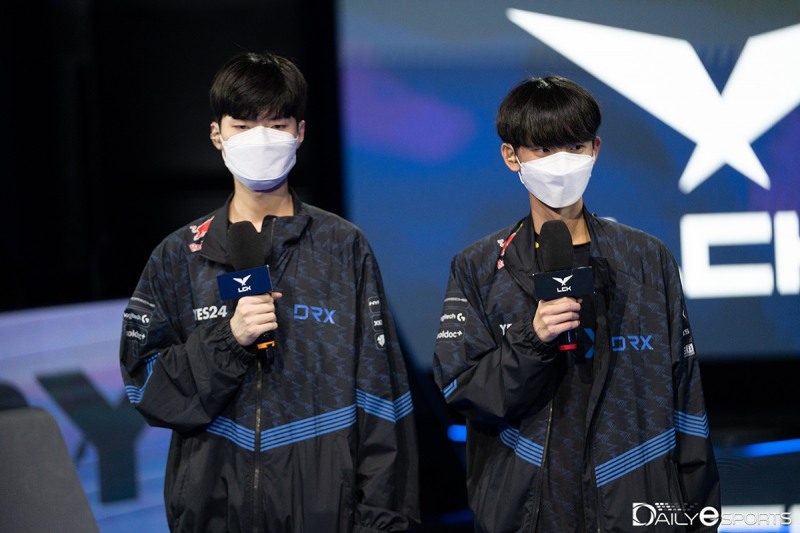 '데프트' 김혁규(왼쪽)와 '세탑' 송경진.