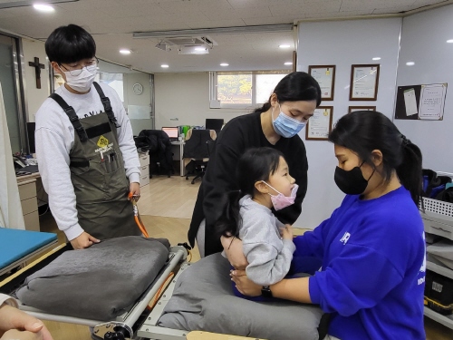 인천시교육청, 중도중복장애학생 학습용 휠체어 제작 지원