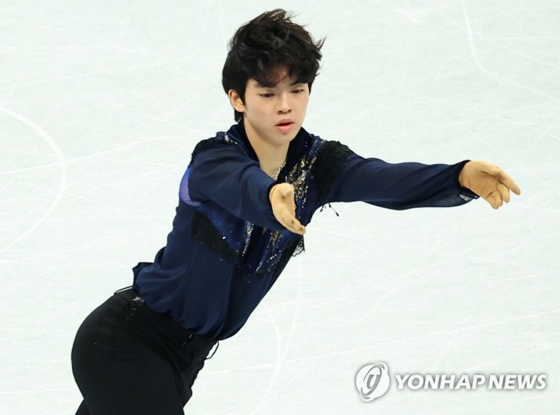 (베이징=연합뉴스) 차준환이 10일 베이징 캐피털 실내 경기장에서 2022 베이징 동계올림픽 피겨스케이팅 남자 싱글 프리 스케이팅 경기에서 오페라 '투란도트'의 음악에 맞춰 연기를 펼치고 있다.차준환은 182.87점을 기록해 쇼트프로그램 점수 99.51점을 합한 최종 총점 282.38점으로 본인 개인 최고점을 기록하며 전체 5위에 올랐다.