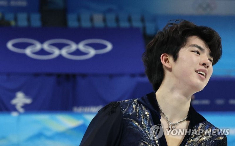 (베이징=연합뉴스) 차준환이 10일 베이징 캐피털 실내 경기장에서 2022 베이징 동계올림픽 피겨스케이팅 남자 싱글 프리 스케이팅 경기에서 오페라 '투란도트'의 음악에 맞춰 연기를 마친 뒤 링크를 나오며 미소를 짓고 있다.