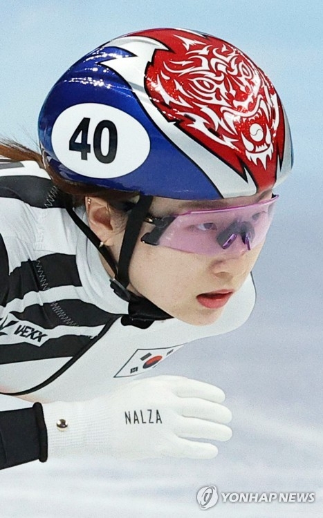 최민정, 눈물의 은메달. 여 쇼트트랙 1000m 막판 간발의 레이스