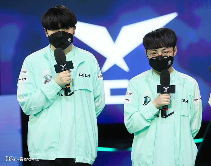 사진=12일 리브 샌드박스를 상대로 2대0 승리를 견인한 '캐니언' 김건부와 '쇼메이커' 허수.