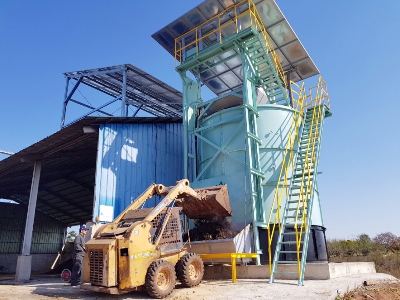 정읍시는 축산농가의 경영 안정을 도모하고, 지속 가능한 축산환경을 조성하기 위해 농림축산식품부가 주관하는 2023년도 축산악취 개선사업에 참여할 축산농가 모집에 나섰다. (사진제공 = 정읍시)