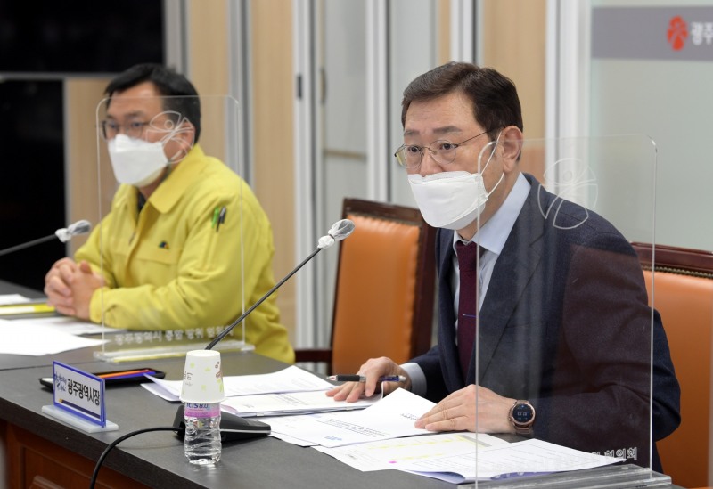 광주시는 16일 시청에서 이용섭 시장 주재로 ‘부실공사 척결 종합대책 마련 TF’ 제4차 회의를 개최하고 종합대책에 담을 내용을 논의했다. (사진제공 = 광주광역시)