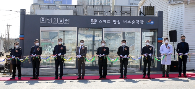 한국수력원자력X밀알복지재단, 영광군에서 ‘스마트 안심 버스승강장 준공식’ 가져