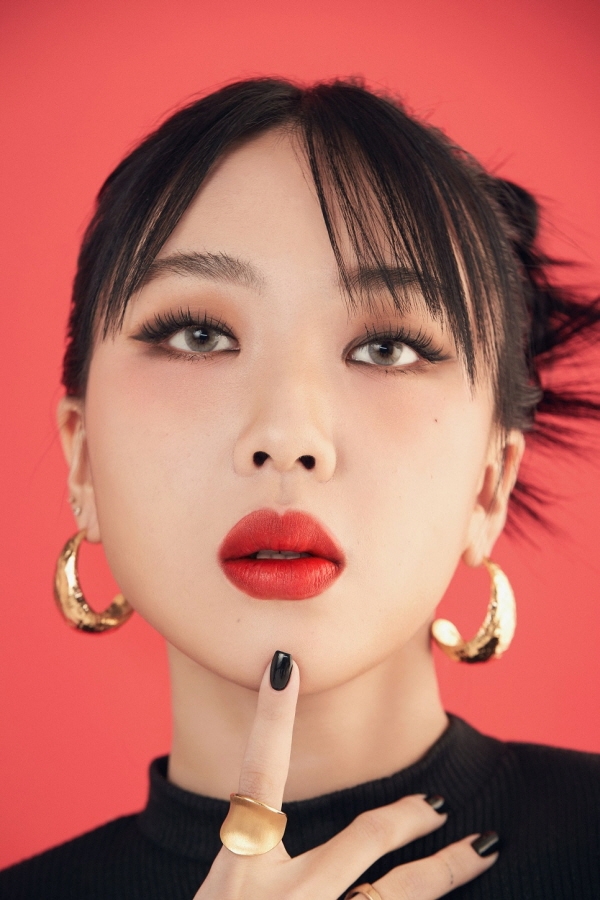 래퍼 이영지, 메이크업 브랜드 ‘메이블린 뉴욕’ 모델 발탁