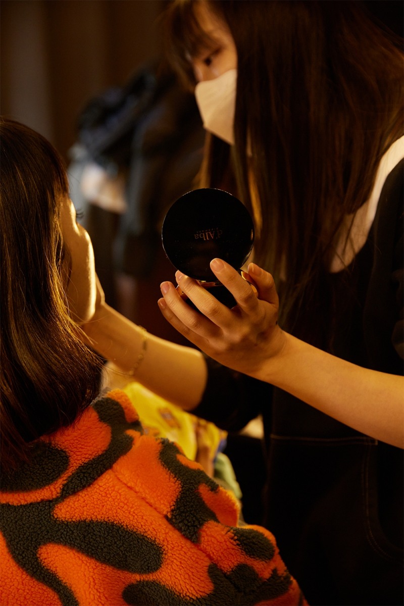 달바, 2022 F/W 뉴욕패션위크 속 메이크업 제품 공개