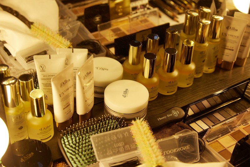 달바, 2022 F/W 뉴욕패션위크 속 메이크업 제품 공개