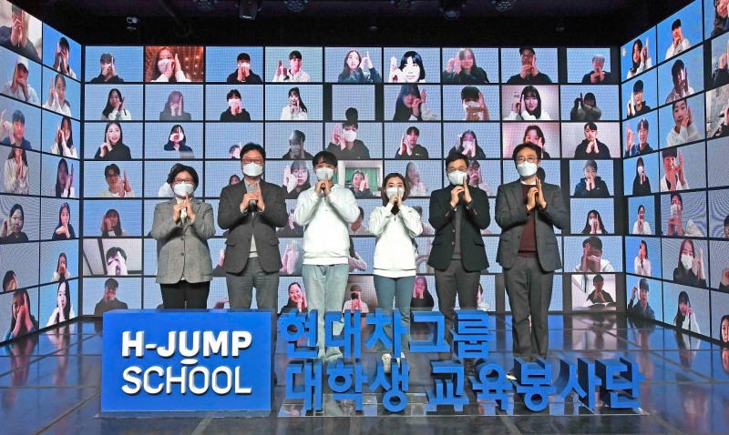 (왼쪽부터) 김금자 새날지역아동센터장, 이병훈 현대차그룹 상무, 민주홍 9기 대학생 멘토, 권세진 9기 대학생 멘토, 박남춘 서울여자대학교 SI교육센터장, 이의헌 사단법인 점프 이사장/사진 제공 = 현대차그룹