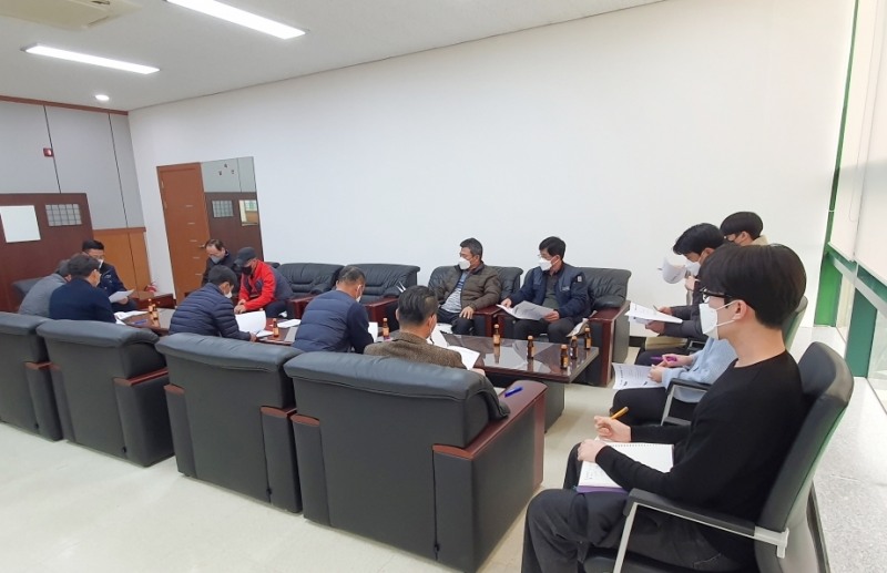 정읍시가 영농철 퇴액비 집중 살포 시기(3~4월)가 다가옴에 따라 농경지 살포 현장에 대한 지도 점검을 강화해 악취 발생을 사전에 차단한다고 밝혔다. (사진제공 = 정읍시)