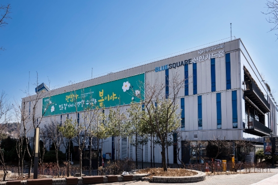 신한카드 '참신한글판' 게시…‘괜찮아. 모든 걸 다시 시작할 수 있는 봄이야’