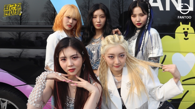 크랙시, ‘퇴근길 팬미팅’서 독특한 세계관 밝혀…“다섯 챕터 이야기 기대해 달라”